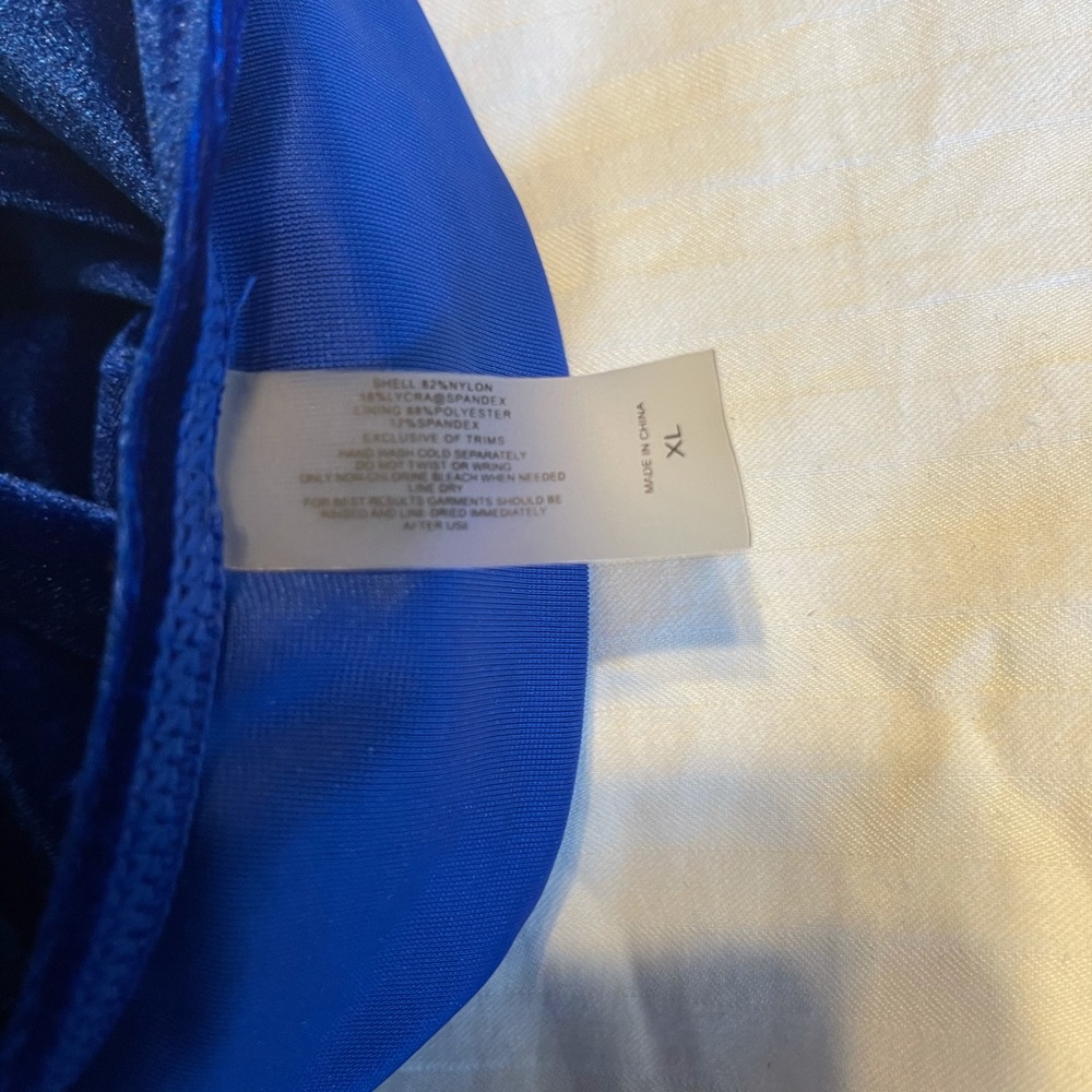 XL 2 piece swim wear